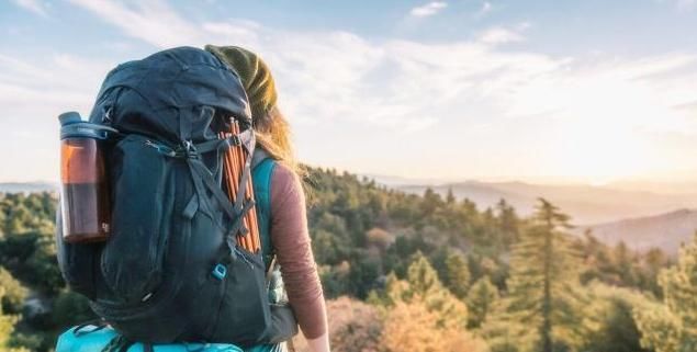 中国游客喜欢拖箱子，欧美游客却喜欢背包旅游？原因有这三个