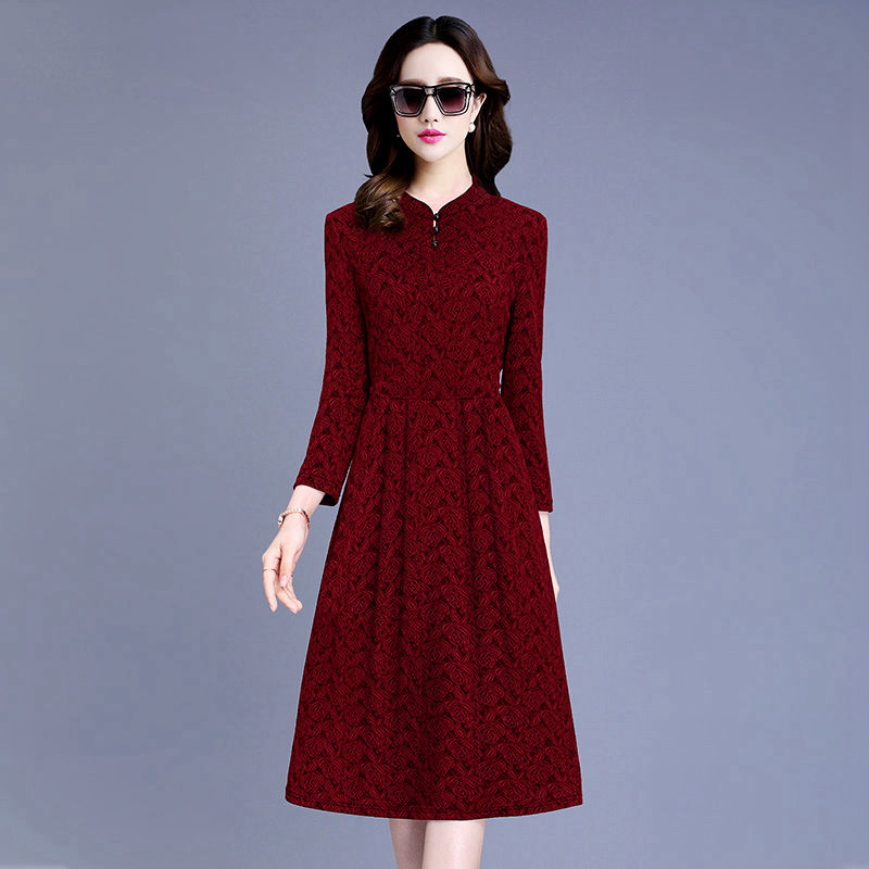 有一种美叫“宝石蓝”秋裙，媲美十件旗袍，虽贵，但美得直入心坎