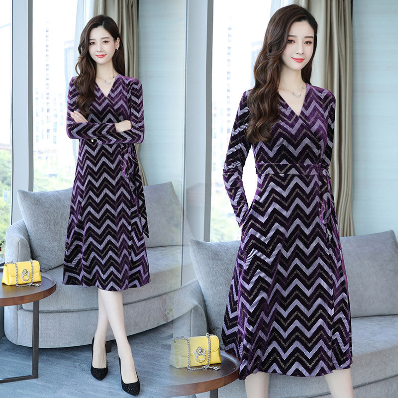 入秋聪明的女人穿上精致的几款连衣裙，显美嫩又洋气，值得一看