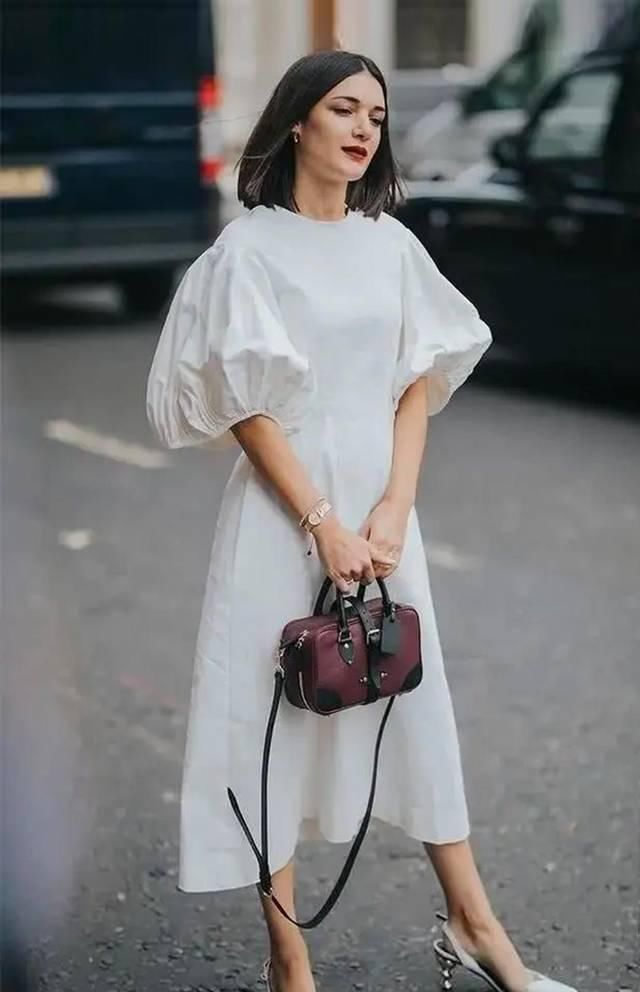  #玛丽珍鞋#这条裙子不仅减龄，还能“减肥”，多粗的腰都看不出……