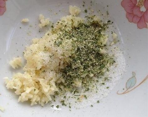 「时间」一款蒜香口味的面包,酥松香软蒜香淡然,喜欢的就快收藏下来吧!