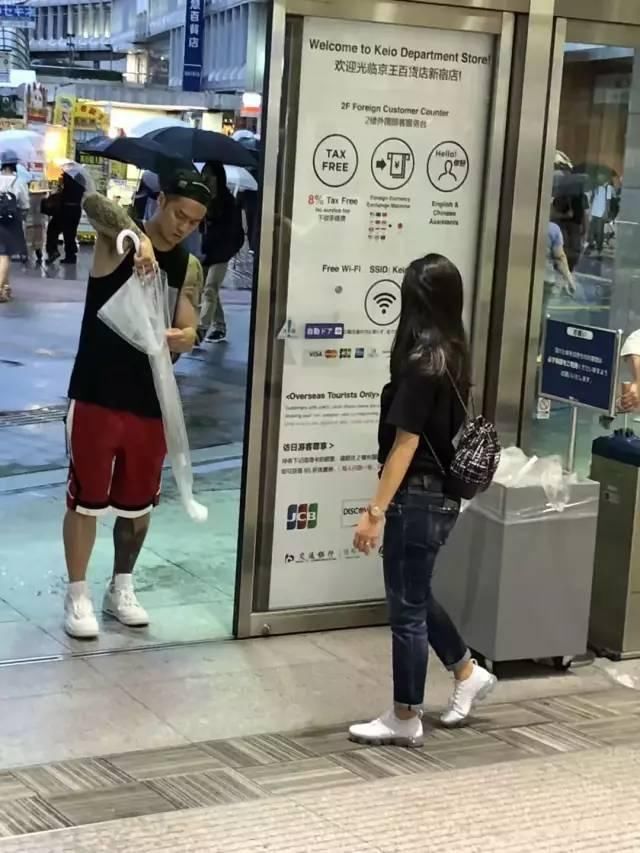 毕雯珺被微商包养;蒋劲夫与女友;霍建华又被群嘲;新晋姐妹花的塑