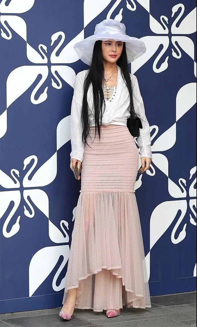 广州街拍 美人鱼的温婉秀丽、婀娜多姿、婆娑妩媚 你会心动吗?