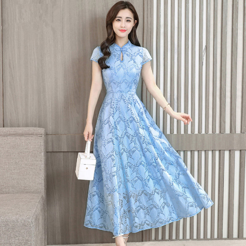 哇塞!47岁老婆打扮真迷人!蕾丝旗袍+高跟，连背影也美到窒息