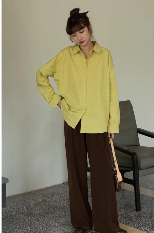 穿搭:女人衬衫不要全塞进裤子,现在流行这3种穿法,时髦高级更有范