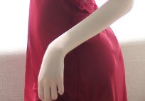 越来越多女人洗完澡不穿三角裤，看看下面怎么穿，挡不住的女人味