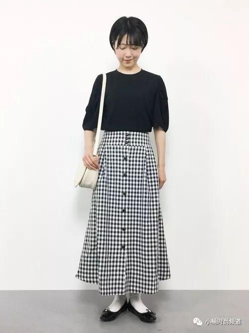 日本人气服饰品牌KBF时尚上衣的成熟女子穿搭特集介绍