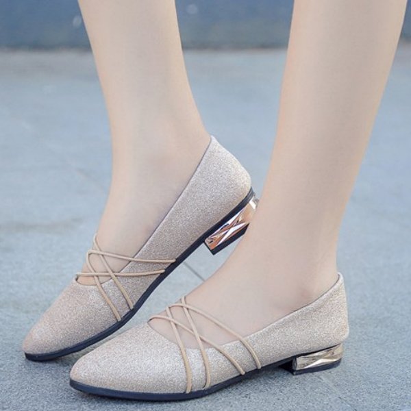 脚不是很美的小女人，出门这样穿凉鞋，让你没舒适透气还十分优雅