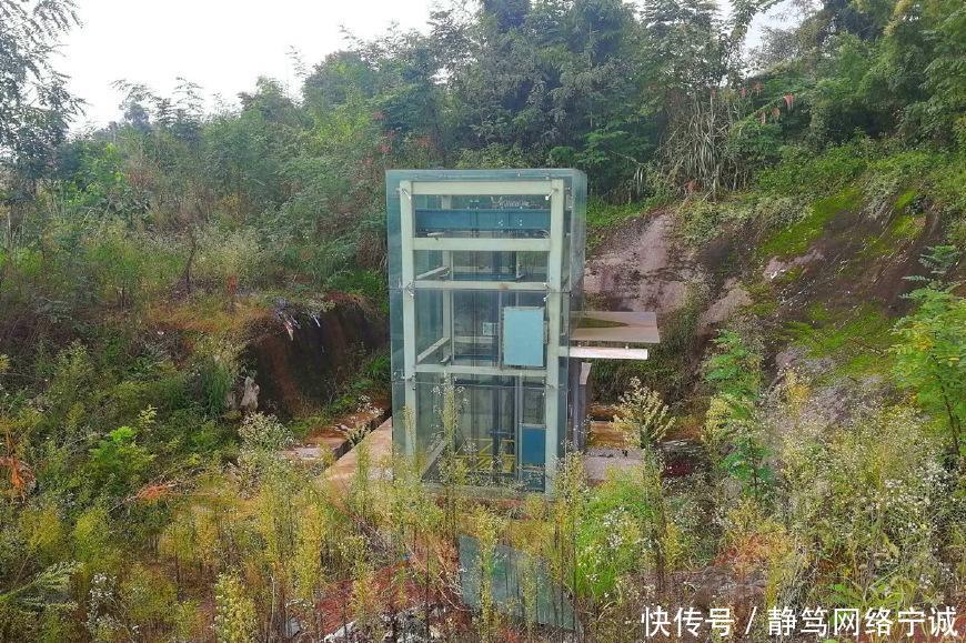 中国最隐秘的轻轨站 四周荒无人烟破败不堪, 网友 赶紧买房买地