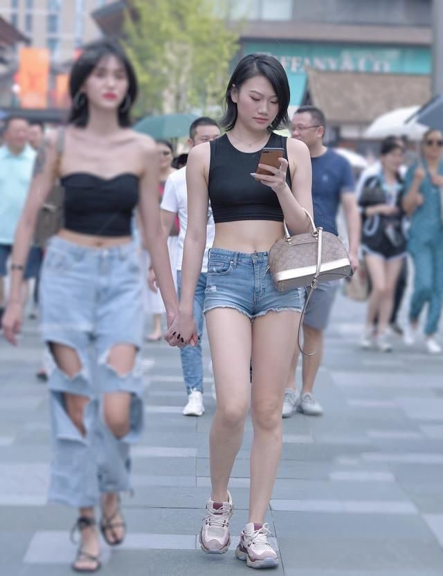  『抓紧』无脑穿搭拯救不完美身材？一年四季都时髦的运动风，抓紧种草啦