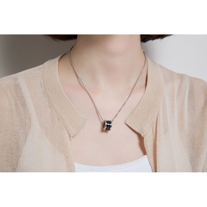 穿裙子短裤再穿上这个!没有化妆也能美翻全场，成万人女神