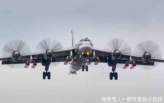  『逼近』俄图-95战略轰炸机逼近日本：警告一万次，不及派战略轰炸机去