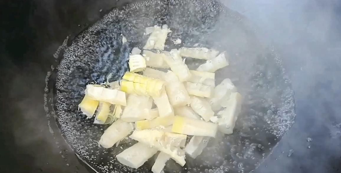 『肉质』淮扬菜大厨分享江苏经典美食——白汁鮰鱼,肉质软糯细腻鲜美异常