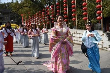 国内最“苛刻”的景区，不穿汉服不让进，游客：流于形式