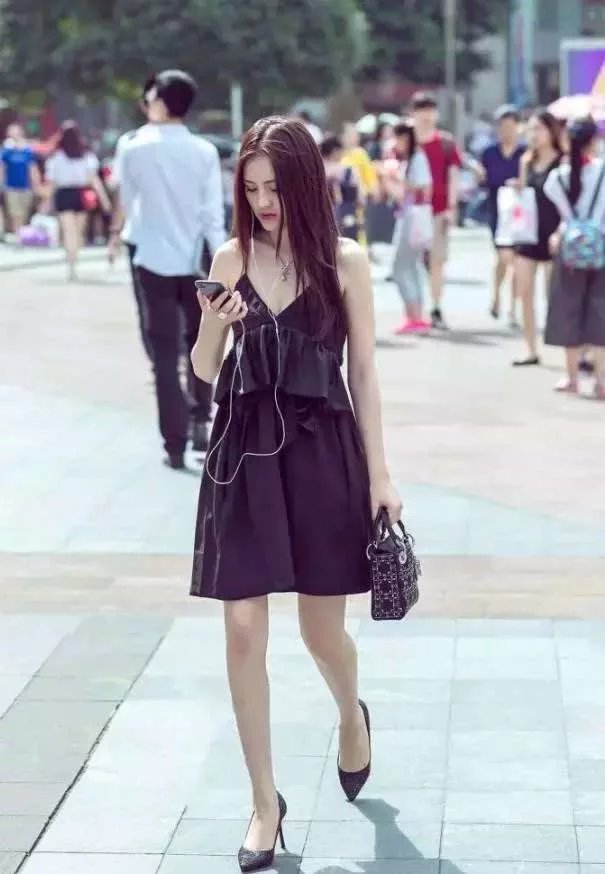 街拍: 街头上那些高挑婀娜的性感迷人美女