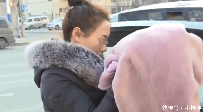  消费者■花1400买皮草质疑假货，女子当场撕碎翻看里料，商家反咬：赔钱！