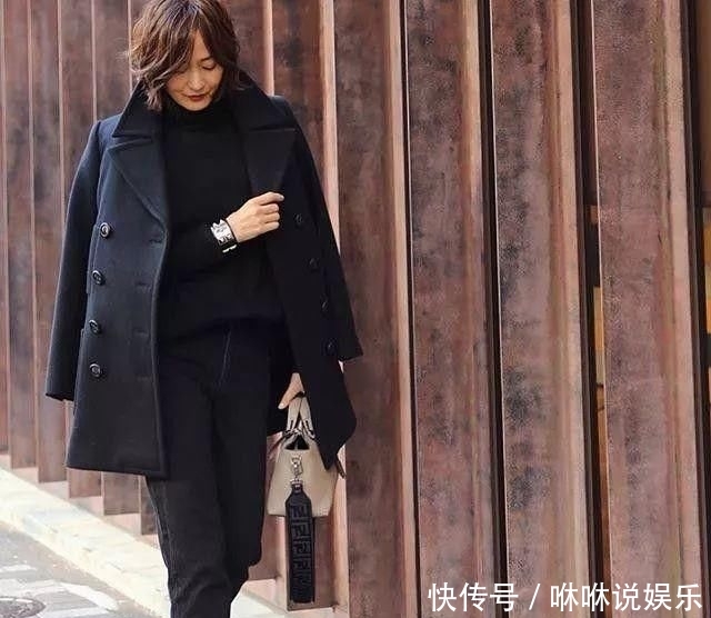  「日本」抗老可以用“穿”来应对，50岁日本模特富冈佳子用行动完美诠释