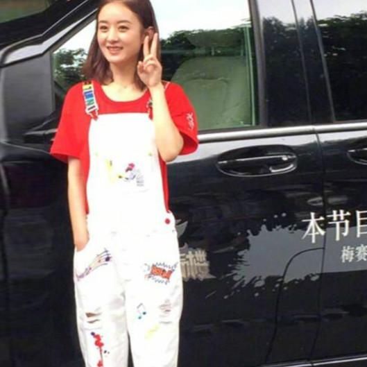 赵丽颖现身机场，一改以往的可爱风，穿连体裤尽显成熟女人味