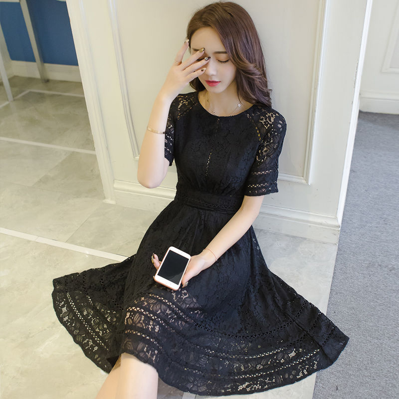 32岁老婆穿蕾丝裙+高跟鞋，显白嫩像22岁少女，女人味挡不住