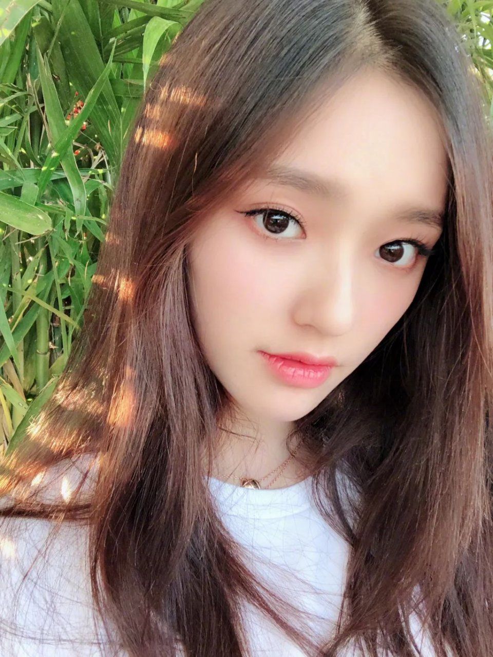 羡慕| 瘦身14斤达到颜值巅峰，林允的少女肌也太水灵了!