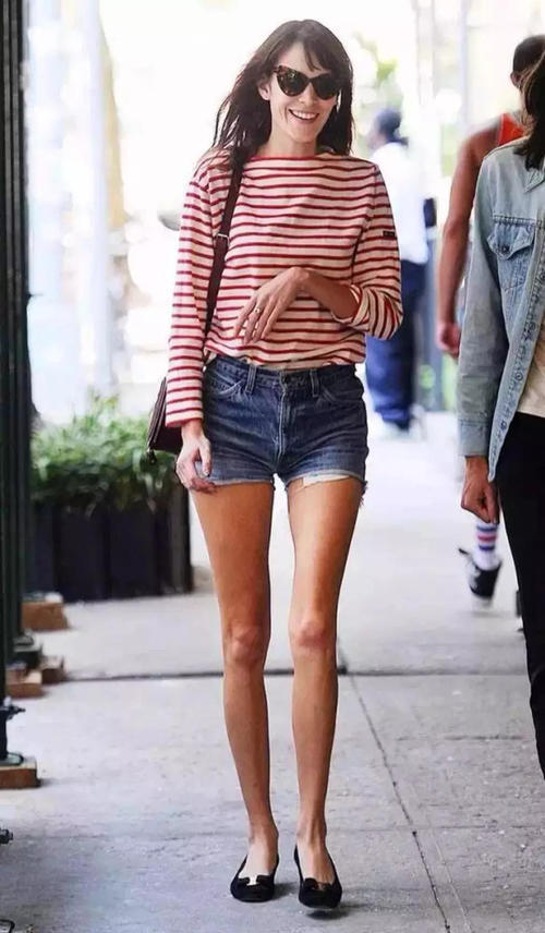 夏末秋初，长上衣+短下装=好看！显腿长！