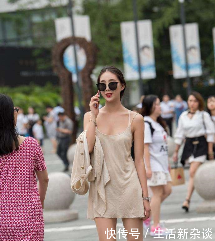 素人街拍 四位女神风格各异, 哪一位更能打动你的心