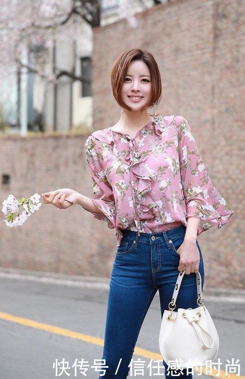 一条时尚的紧身牛仔裤，展示出女性浓浓的高贵气质！