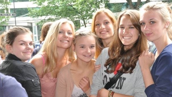 中国人叫外国人“老外”,德国人则用4字,日本仅用2字!