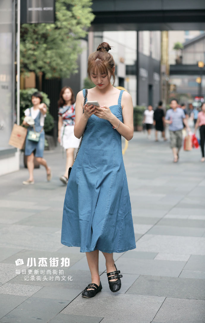 初秋素雅自然的穿搭参考，一样可以让你美上天!