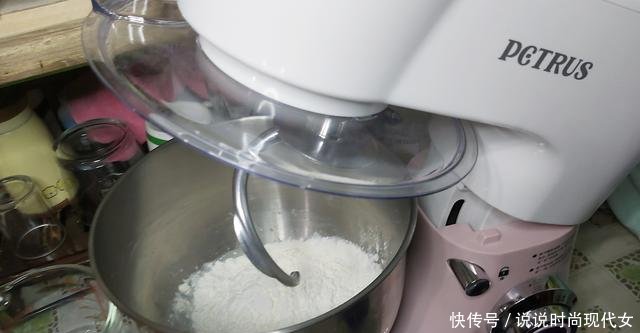  『发酵』小朋友非常喜欢的小餐包，蓝莓果酱夹心小餐包，简单易作酸甜可口