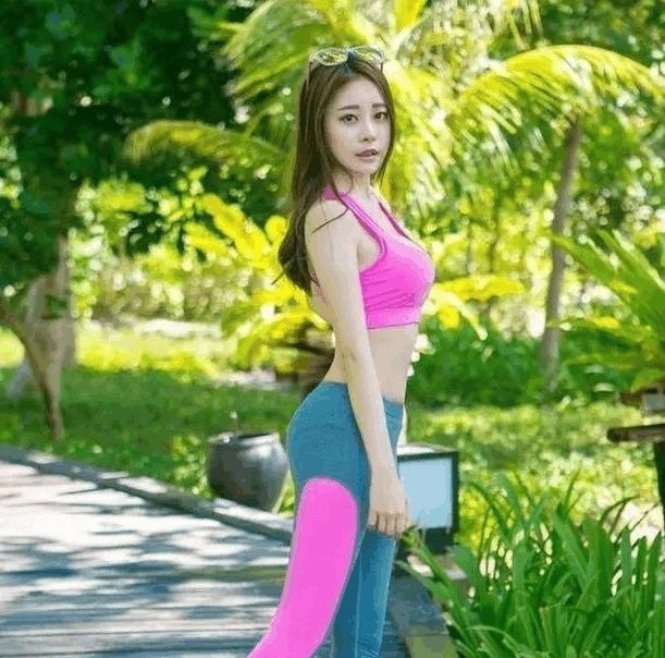 充满潮流气息的打底裤美女，特别图3小姐姐，看起来精致大方!