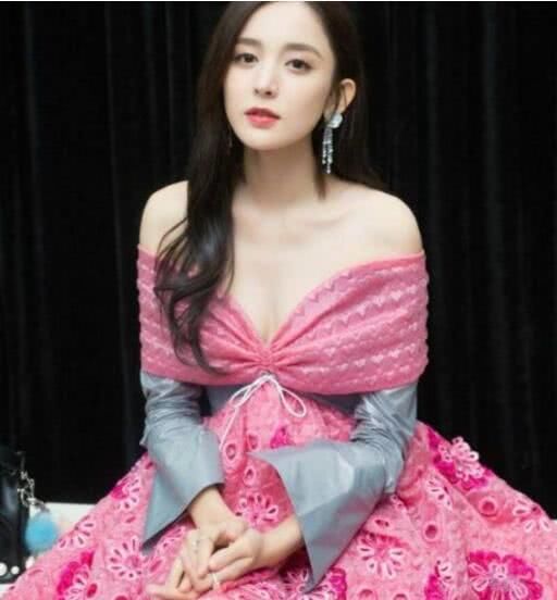 郑爽不化妆，娜扎不化妆，张钧甯素颜，终于明白网红和明星的区别