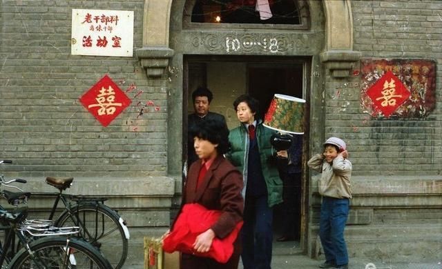  [婚礼]40年前的结婚仪式原来是这样的，摄影师王心钢收藏了这些宝贝