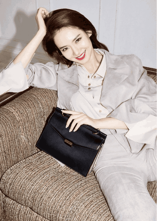 lucky每天睡觉手里都会拿个东西，戚薇说完这个东西网友不淡定了