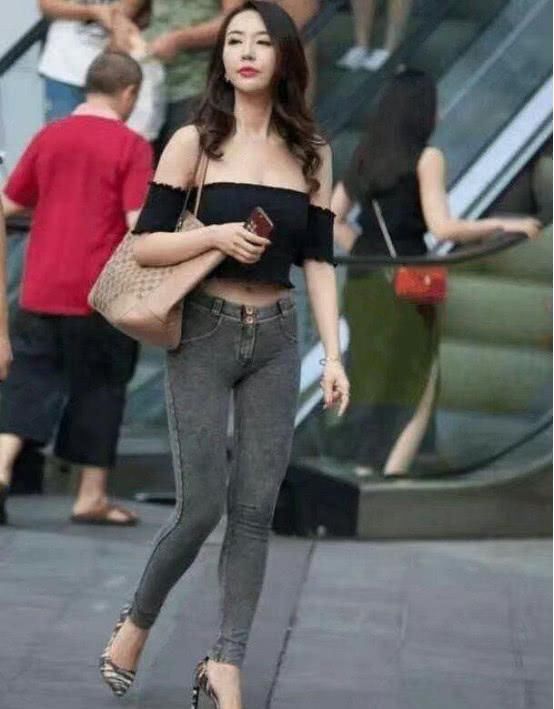 不管你是清新脱俗，还是性感妩媚，穿上牛仔裤都让你气质爆棚