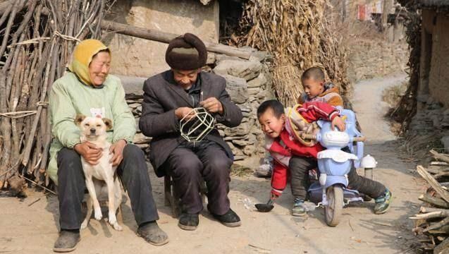  现今■农村小两口月收入10000元，为啥到年底没攒住钱？看他俩怎