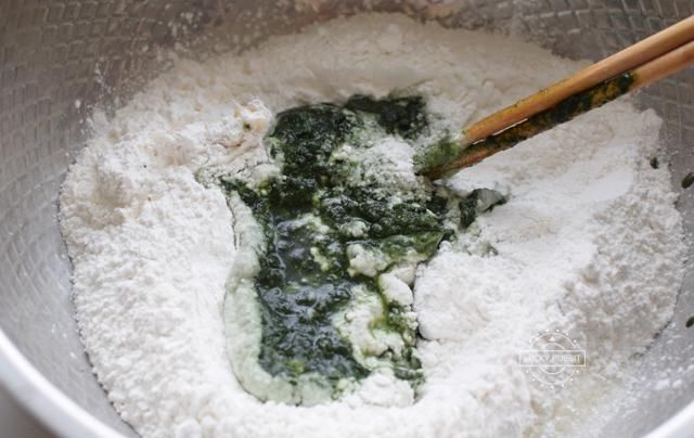  [咸蛋黄肉松]这种做法做的青团，甜糯不粘牙，隔夜都不硬，孩子都能吃三个