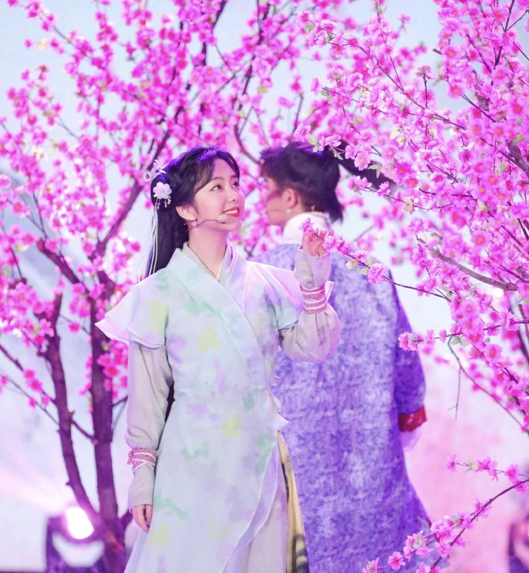  Cp■最新《快本》还没播，却先被“陆大人”吸引了，不愧是“一下”Cp