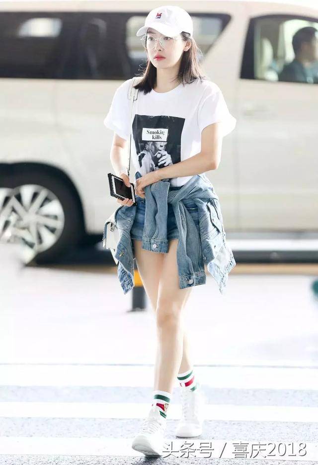 夏天最火的搭配＂T恤+裤＂!舒适时髦又吸睛，谁穿谁好看!