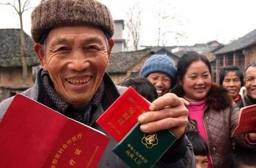  农民@一边抱怨养老太难，一边却不愿缴社保，专家：农民咋想的？