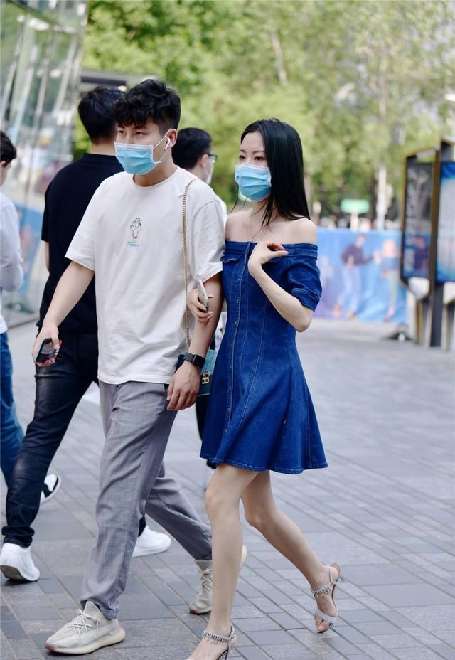  出优雅的感@连衣裙选择长款还是短款？修身还是宽松？看一下时尚姑娘如何穿搭