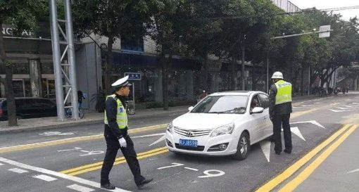  「锯齿」开车遇到“锯齿车道”怎么办？交警：搞不懂先别开车，