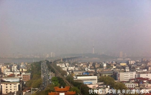  #第一个#中国第一个直辖市，被誉为“东方芝加哥”，如今发展却