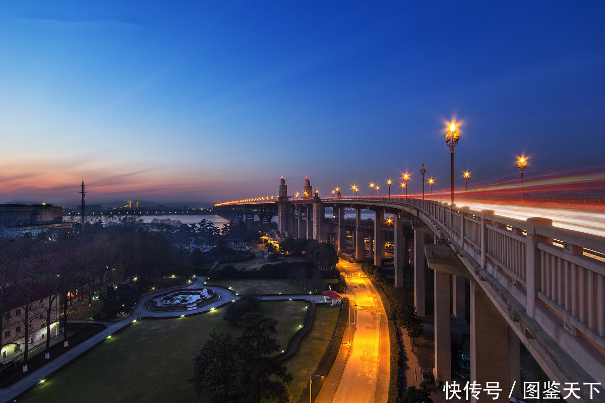 中国修建这一桥梁时被美国专家取笑，工程建完后却被誉为世界奇迹