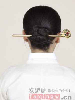 如何用簪子扎头发 古典扎发别有一番风味