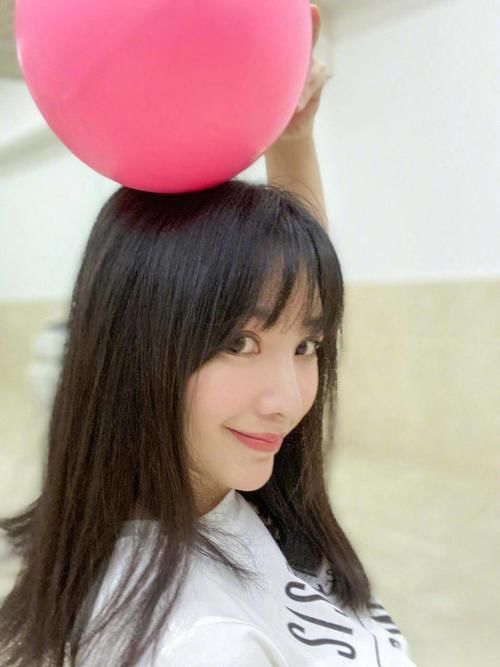 [ 清纯]从“性感女神”变邻家少女，气质清纯哪像40岁，换下低胸装的柳岩