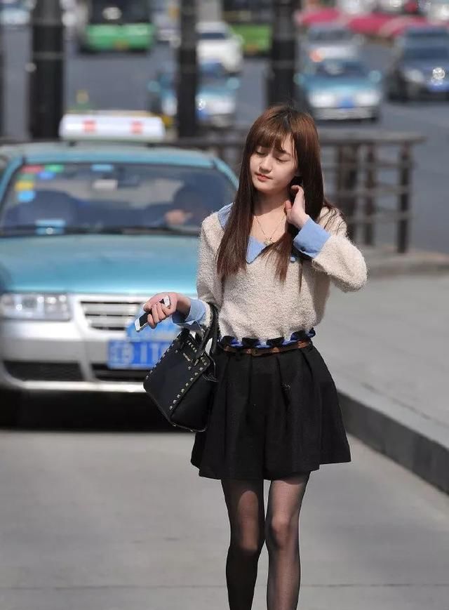 「女性」时尚高跟凉鞋穿搭,让女性显得高挑又有魅力