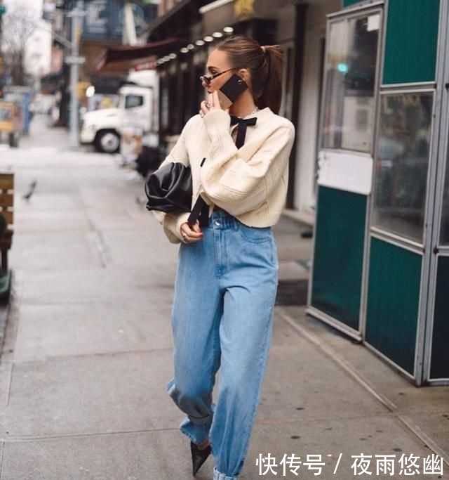 西裤■今年穿裤子流行把裤脚绑起来,这种“上宽+下窄”的穿法时尚显瘦