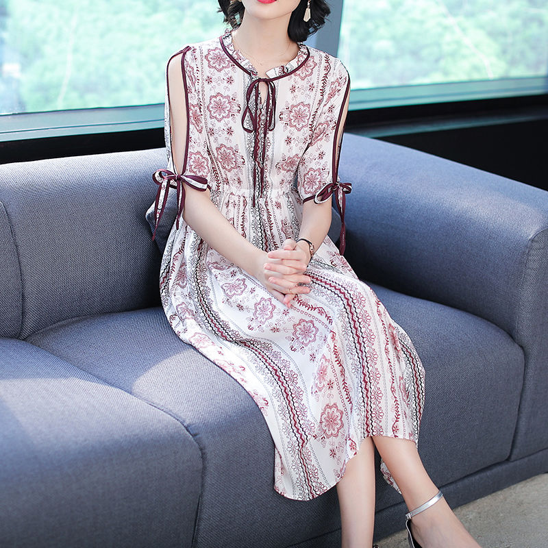 香港回来的小姨N会穿!比真丝舒服,比旗袍还高贵的裙子,美极了