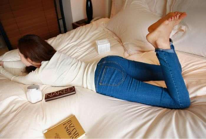 没什么比紧身裤更能勾显妩媚身姿，特别是在夏天